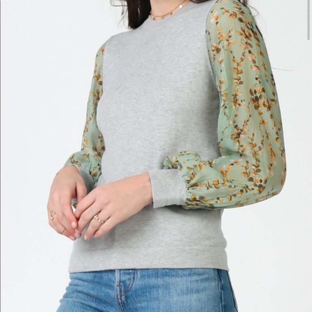 CURRENT AIR gray knit top with floral lightweight balloon sleeves, size S